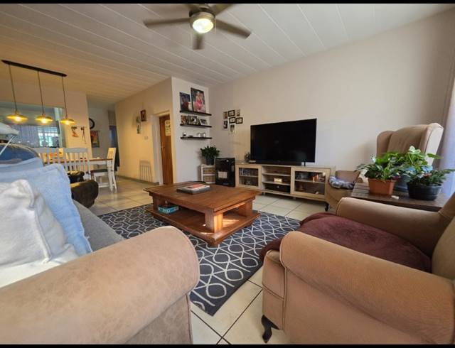 2 BEDROOM TOWNHOUSE FOR SALE IN NEW REDRUTH